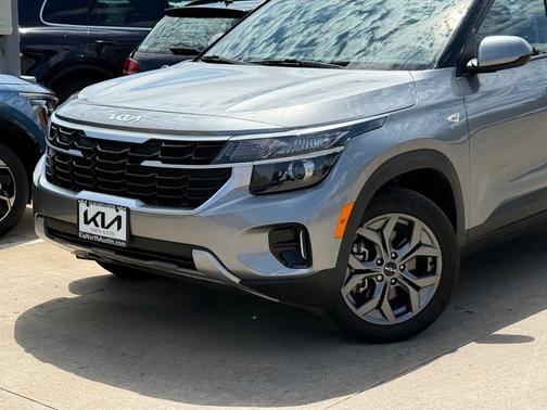 Steel Gray 2024 Kia Seltos LX