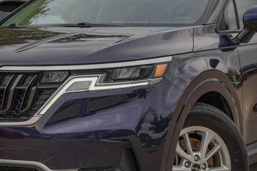 2024 Kia Carnival LX