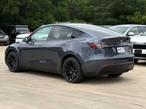 Blue 2022 Tesla Model Y Long Range