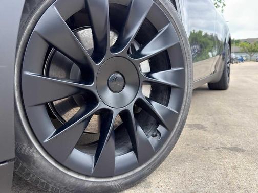 Blue 2022 Tesla Model Y Long Range