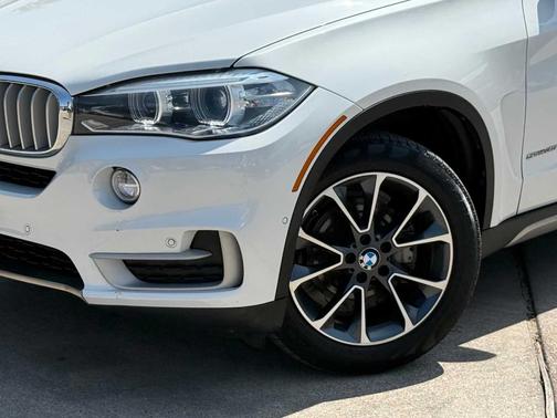 Mineral White Metallic 2018 BMW X5 sDrive35i