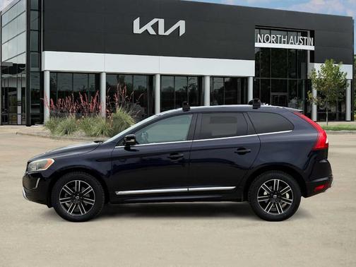 Blue 2017 Volvo XC60 T5 Dynamic