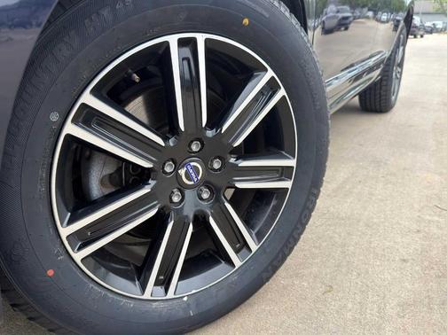 Blue 2017 Volvo XC60 T5 Dynamic