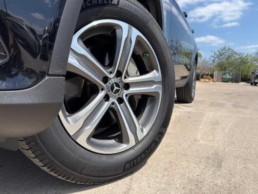 2018 Mercedes-Benz GLC 300 Base 4MATIC