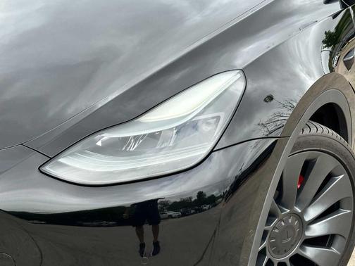 Black 2022 Tesla Model Y Performance