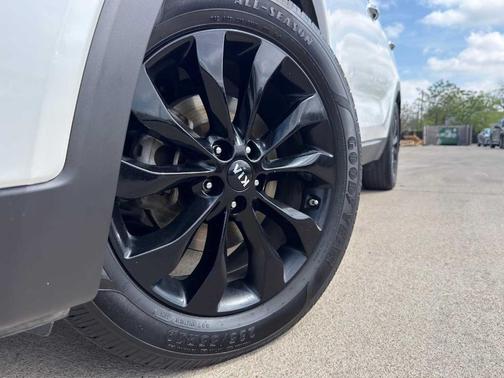 Snow White Pearl 2020 Kia Sorento EX V6