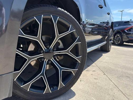 Iridium Metallic 2016 GMC Yukon XL SLT