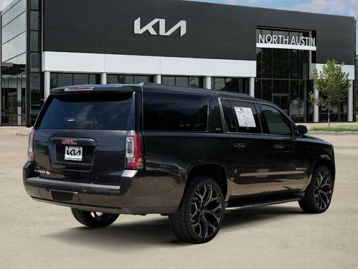 Iridium Metallic 2016 GMC Yukon XL SLT