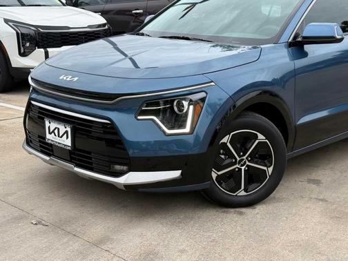 Mineral Blue 2026 Kia Niro SX