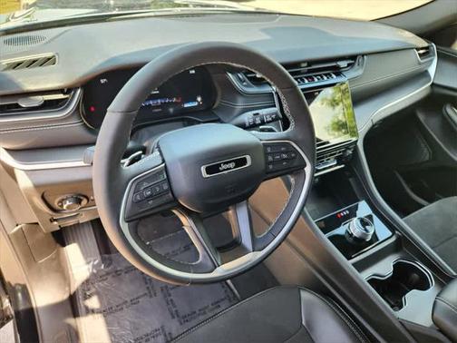 2024 Jeep Grand Cherokee Laredo