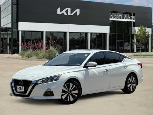 White 2019 Nissan Altima 2.5 SL