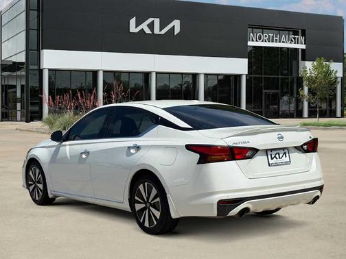 White 2019 Nissan Altima 2.5 SL