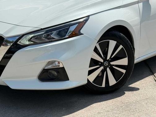 White 2019 Nissan Altima 2.5 SL