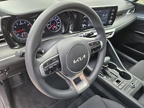 2022 Kia K5 LX