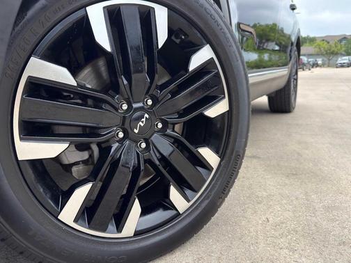 Ebony Black 2023 Kia Telluride SX