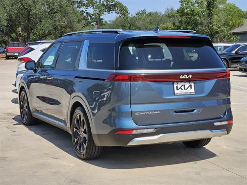 2022 Kia Carnival SX