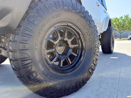 Oxford White 2022 Ford Bronco Outer Banks
