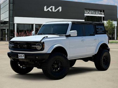 Oxford White 2022 Ford Bronco Outer Banks