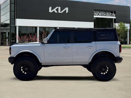 Oxford White 2022 Ford Bronco Outer Banks