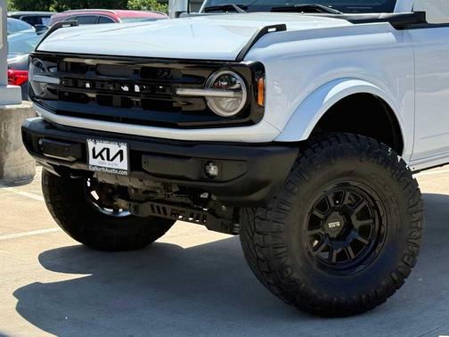 Oxford White 2022 Ford Bronco Outer Banks