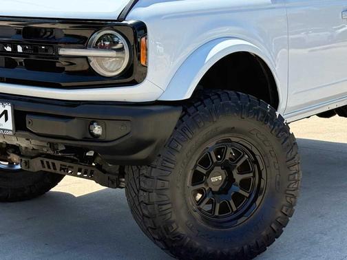 Oxford White 2022 Ford Bronco Outer Banks
