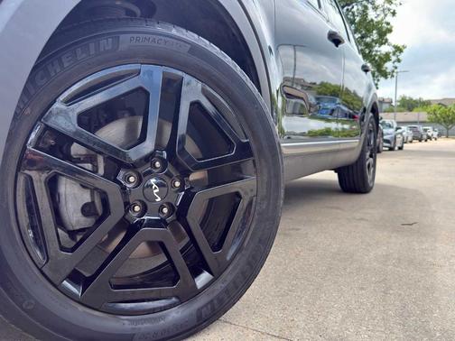 Ebony Black 2023 Kia Telluride SX
