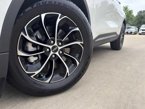 White Platinum Tri-Coat Metallic 2025 Lincoln Nautilus Premiere