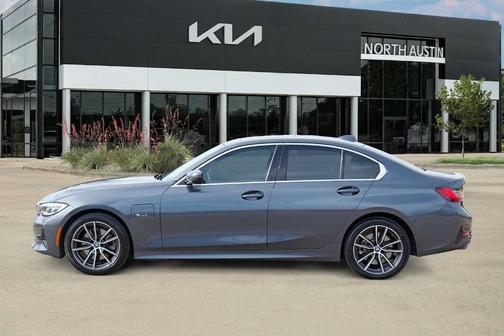 2022 BMW 330e 330e