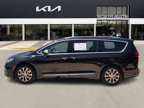 2023 Chrysler Pacifica Hybrid Pinnacle