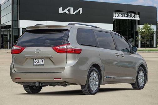 2017 Toyota Sienna XLE