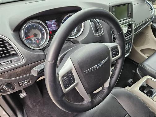 2015 Chrysler Town & Country Touring