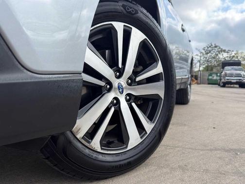 Ice Silver Metallic 2019 Subaru Outback 2.5i Limited