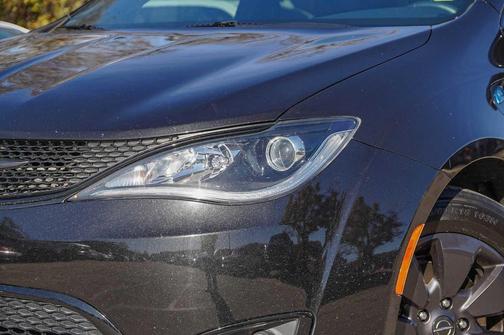 2020 Chrysler Pacifica Hybrid Limited