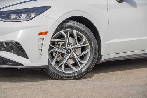 2022 Hyundai SONATA SEL