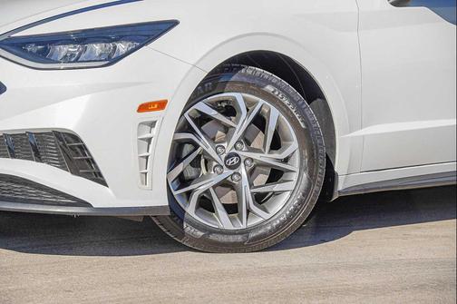 2022 Hyundai SONATA SEL