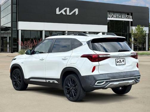 Snow White Pearl 2022 Kia Seltos Nightfall