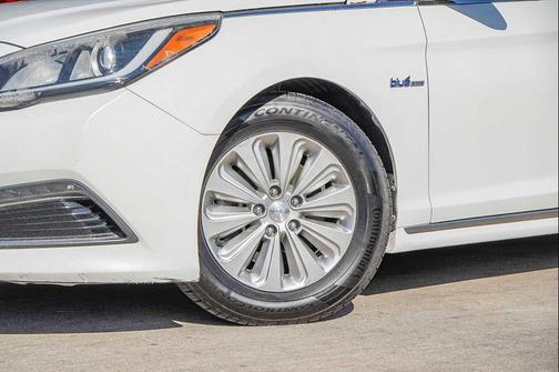 2017 Hyundai SONATA Hybrid SE