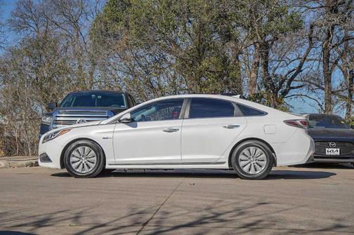 2017 Hyundai SONATA Hybrid SE