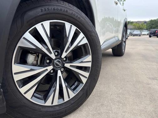 White 2023 Nissan Rogue SV