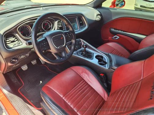 2016 Dodge Challenger 392 Hemi Scat Pack Shaker