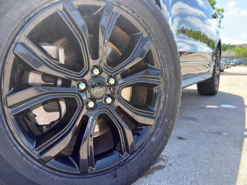 Agate Black Metallic 2022 Ford Edge SE