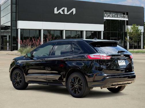 Agate Black Metallic 2022 Ford Edge SE