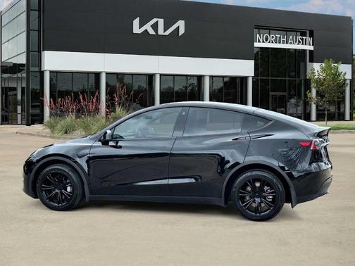 Black 2023 Tesla Model Y Long Range