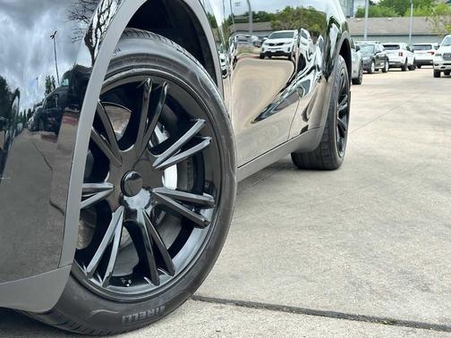 Black 2023 Tesla Model Y Long Range