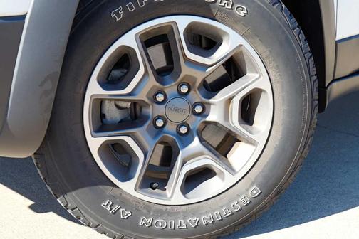 Bright White Clearcoat 2020 Jeep Cherokee Trailhawk