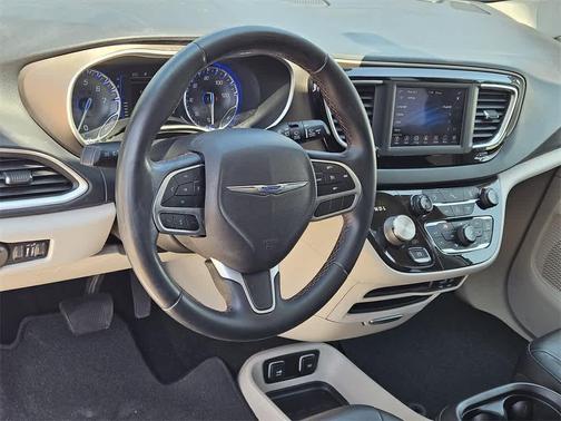 2018 Chrysler Pacifica Touring-L