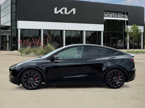 Black 2023 Tesla Model Y Performance