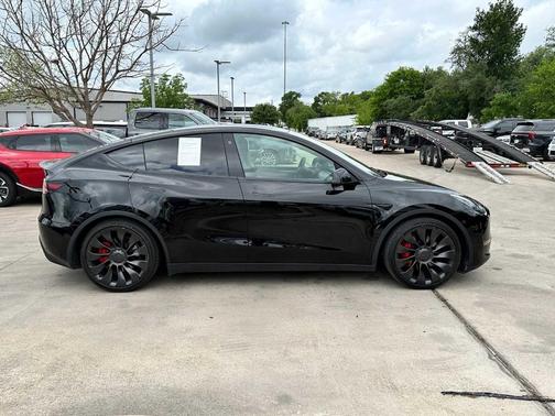 Black 2023 Tesla Model Y Performance