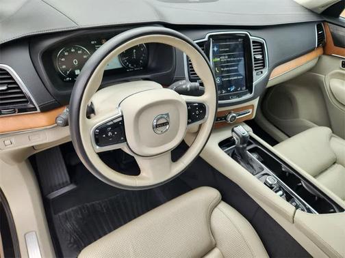 2019 Volvo XC90 T6 Inscription