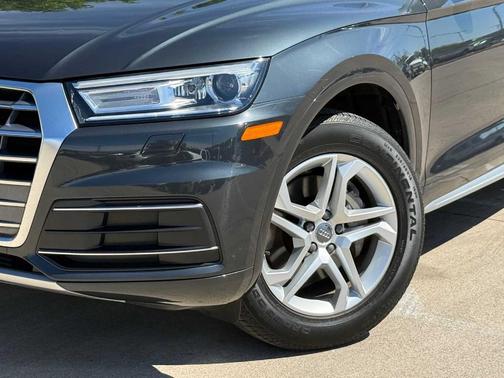 Manhattan Gray Metallic 2019 Audi Q5 2.0T Premium